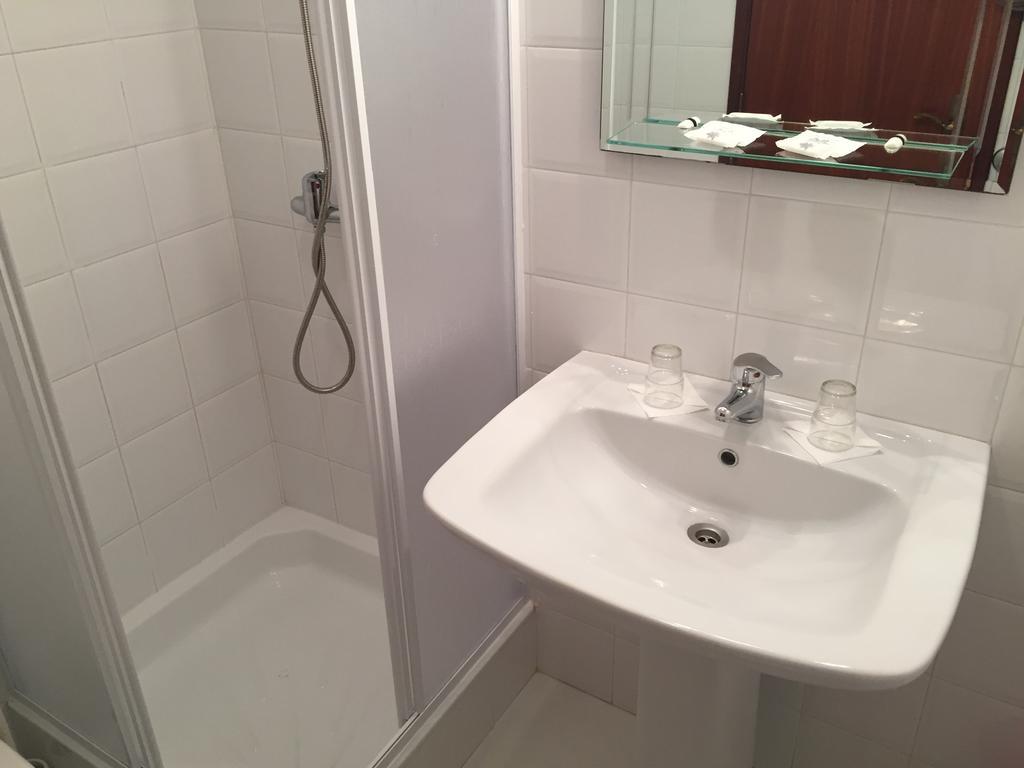 Granada Holidays Guest House เซามาร์ทินโญโดปอร์โต ห้อง รูปภาพ