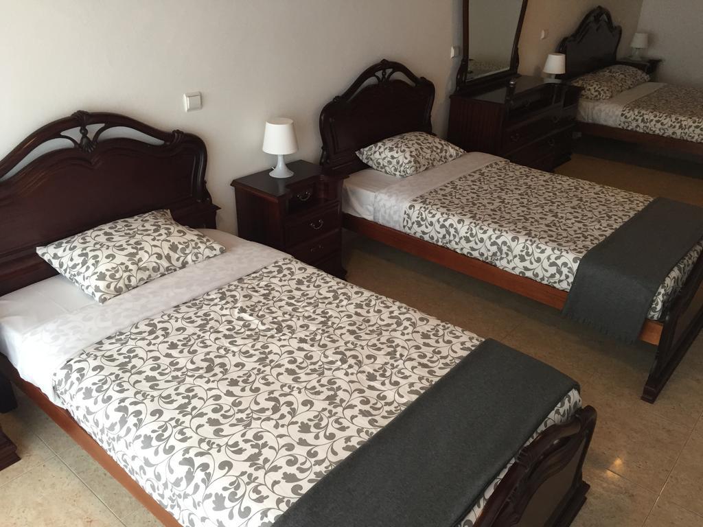 Granada Holidays Guest House เซามาร์ทินโญโดปอร์โต ภายนอก รูปภาพ