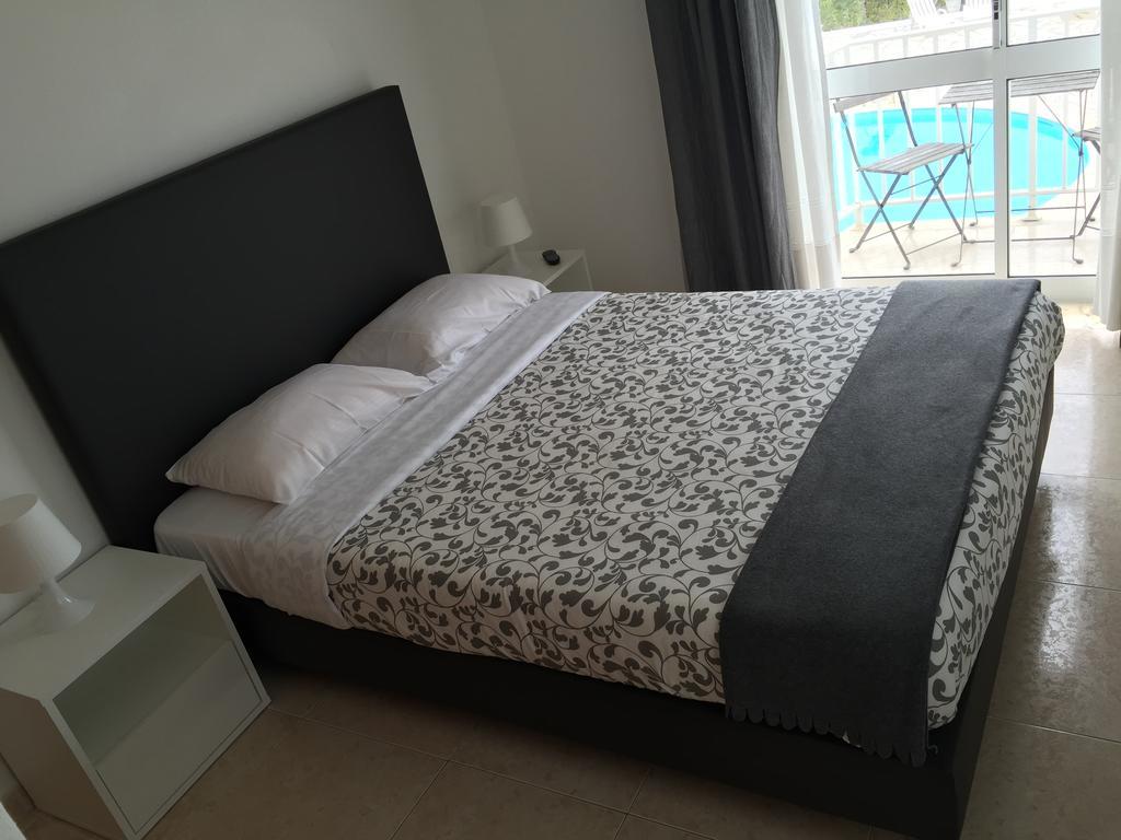 Granada Holidays Guest House เซามาร์ทินโญโดปอร์โต ภายนอก รูปภาพ